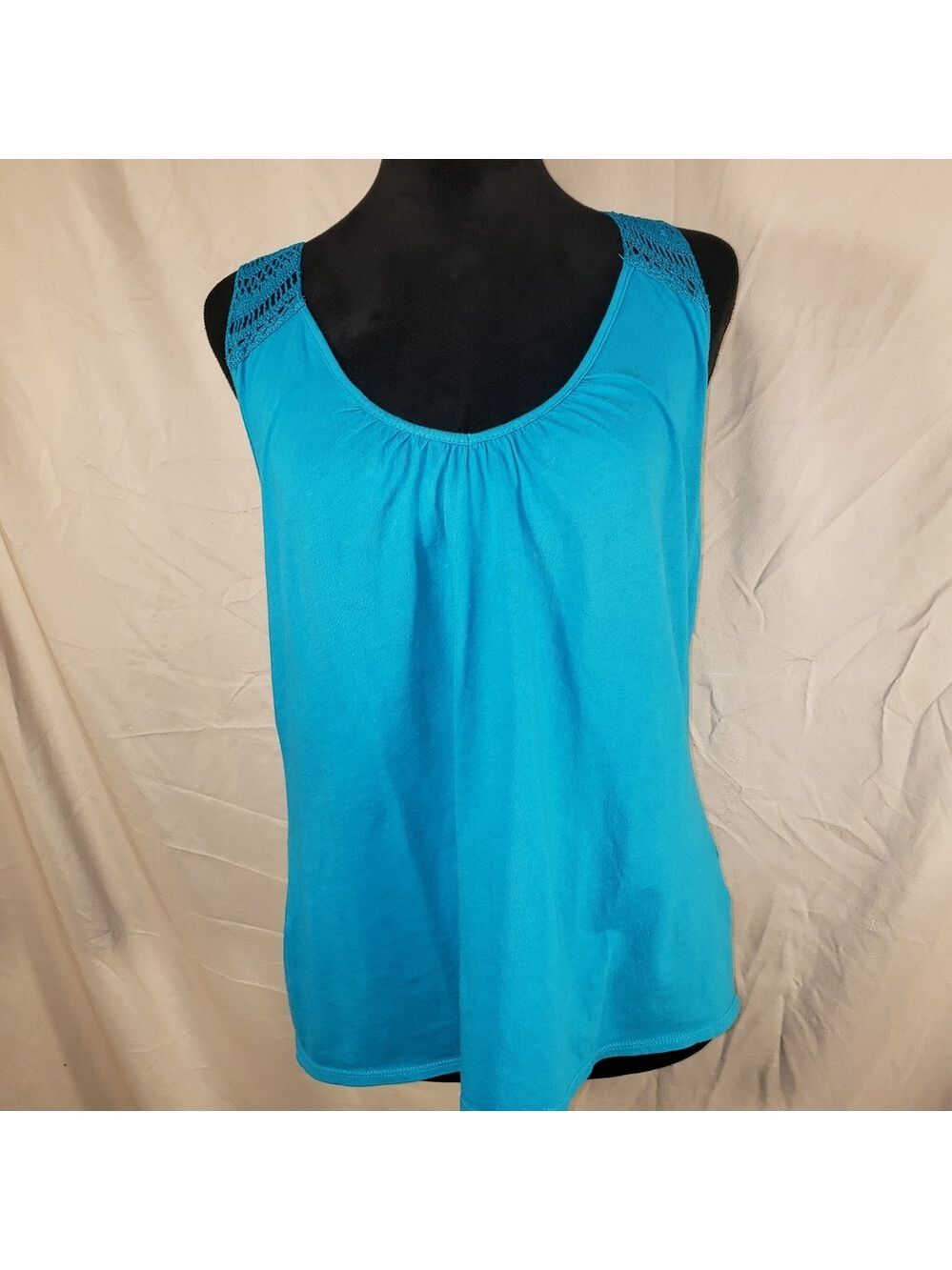 Gianni Bini Turquoise Scoop Neck Crocheted Racer Back Tank - M